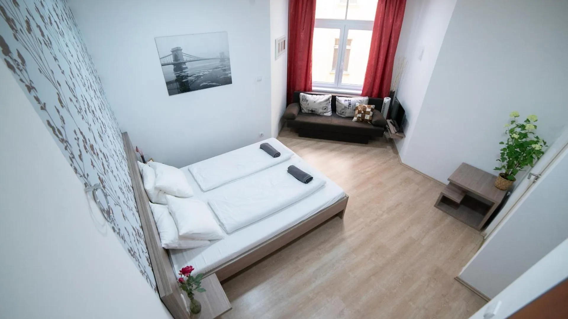Seasons Rooms Central Budapest 0*,