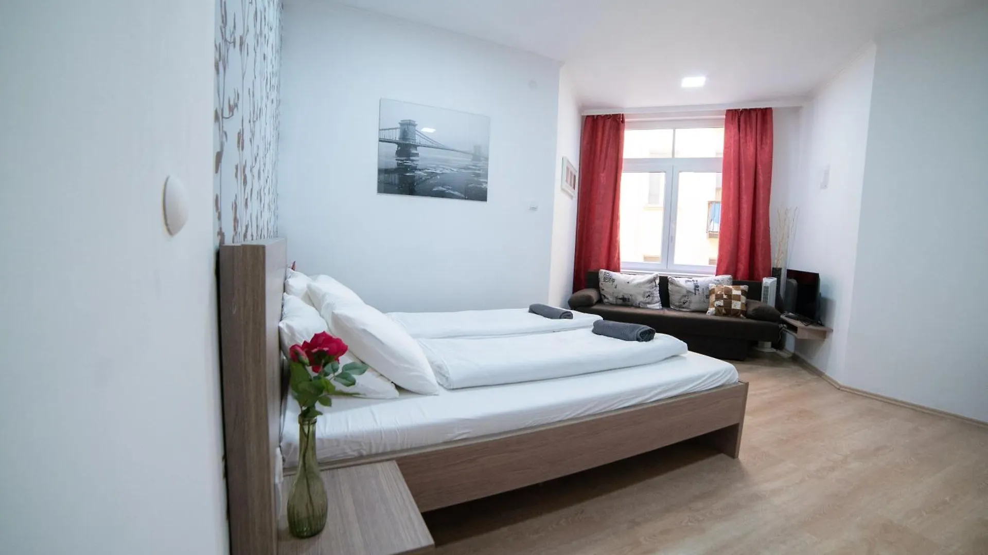 Seasons Rooms Central Budapeste 0*,  Hungria